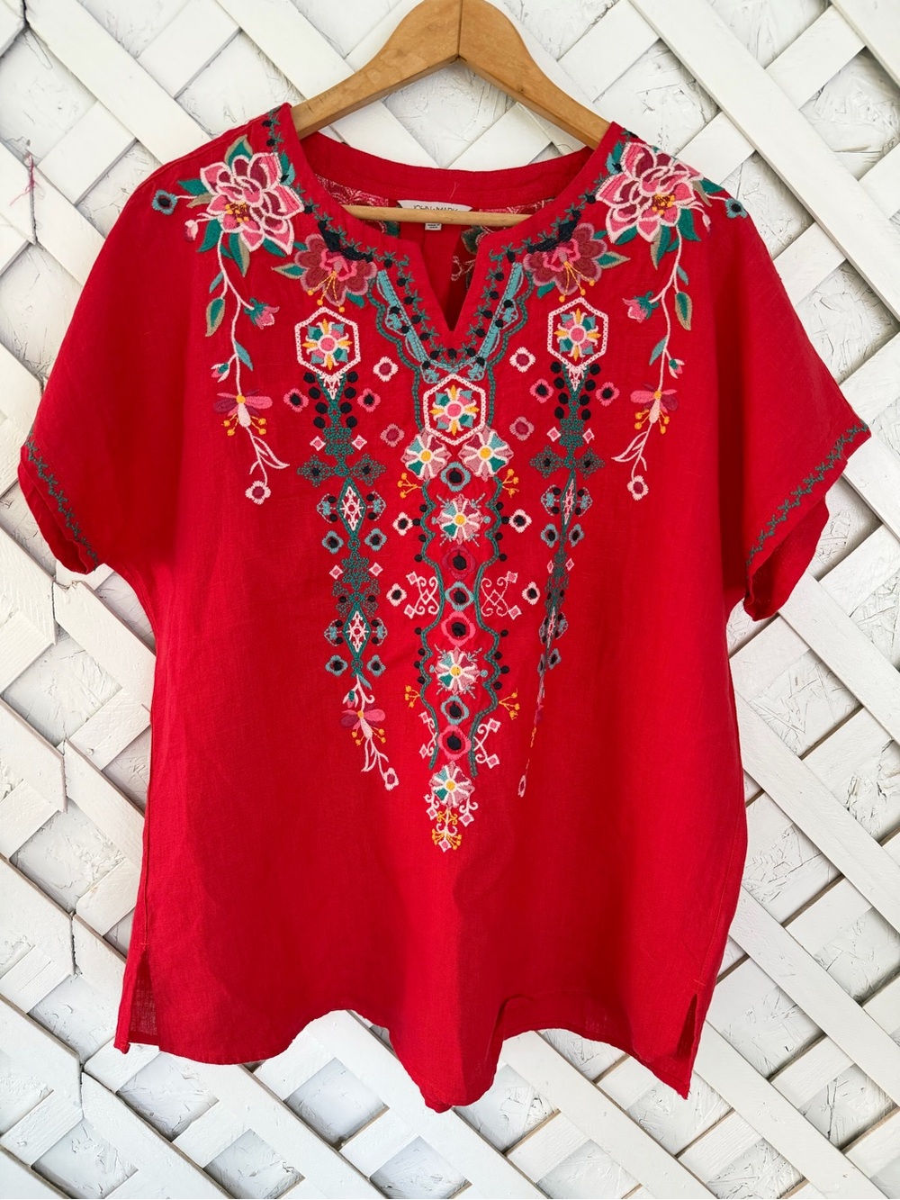 John Mark Red Embroidered 100% Linen Top Short Sleeve Large